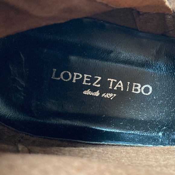 Elegant Brown Heeled Boots - Picture 11 of 12